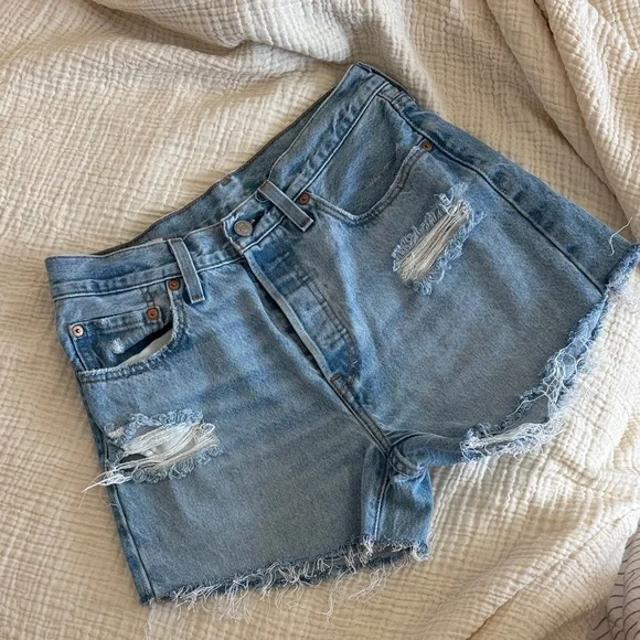 Vintage Levi’s 501 Jean denim shorts blue thrifted ripped distressed - Picture 6 of 6